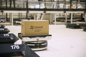 robot de paack que representa la plataforma tecnologica de envios